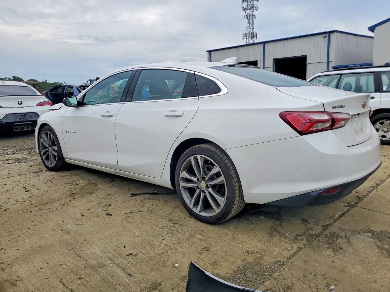 2022 Chevrolet Malibu Lt - Фото 2
