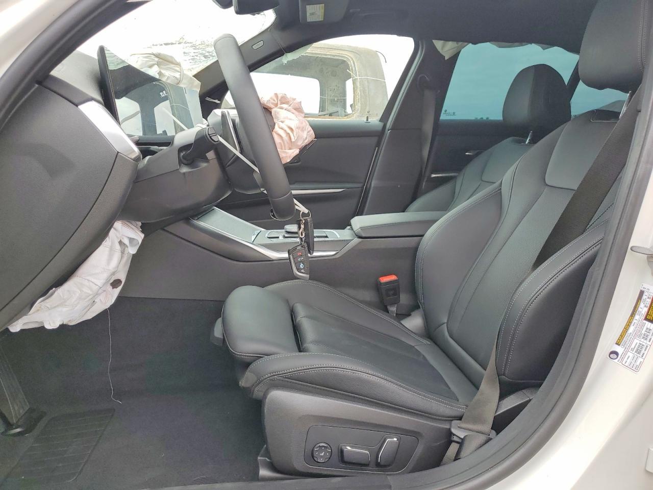 2025 BMW 330I - Фото 7