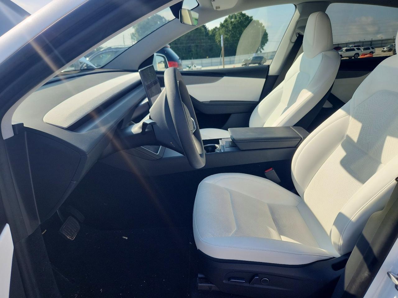 2026 Tesla Y - Фото 7