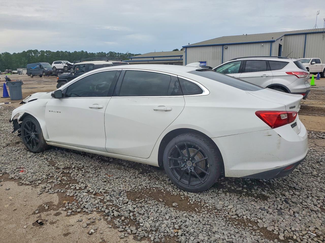 2018 Chevrolet Malibu Lt - Image 2