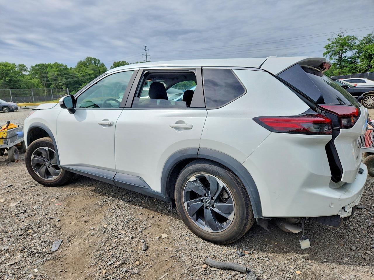 2024 Nissan Rogue Sv - Фото 2