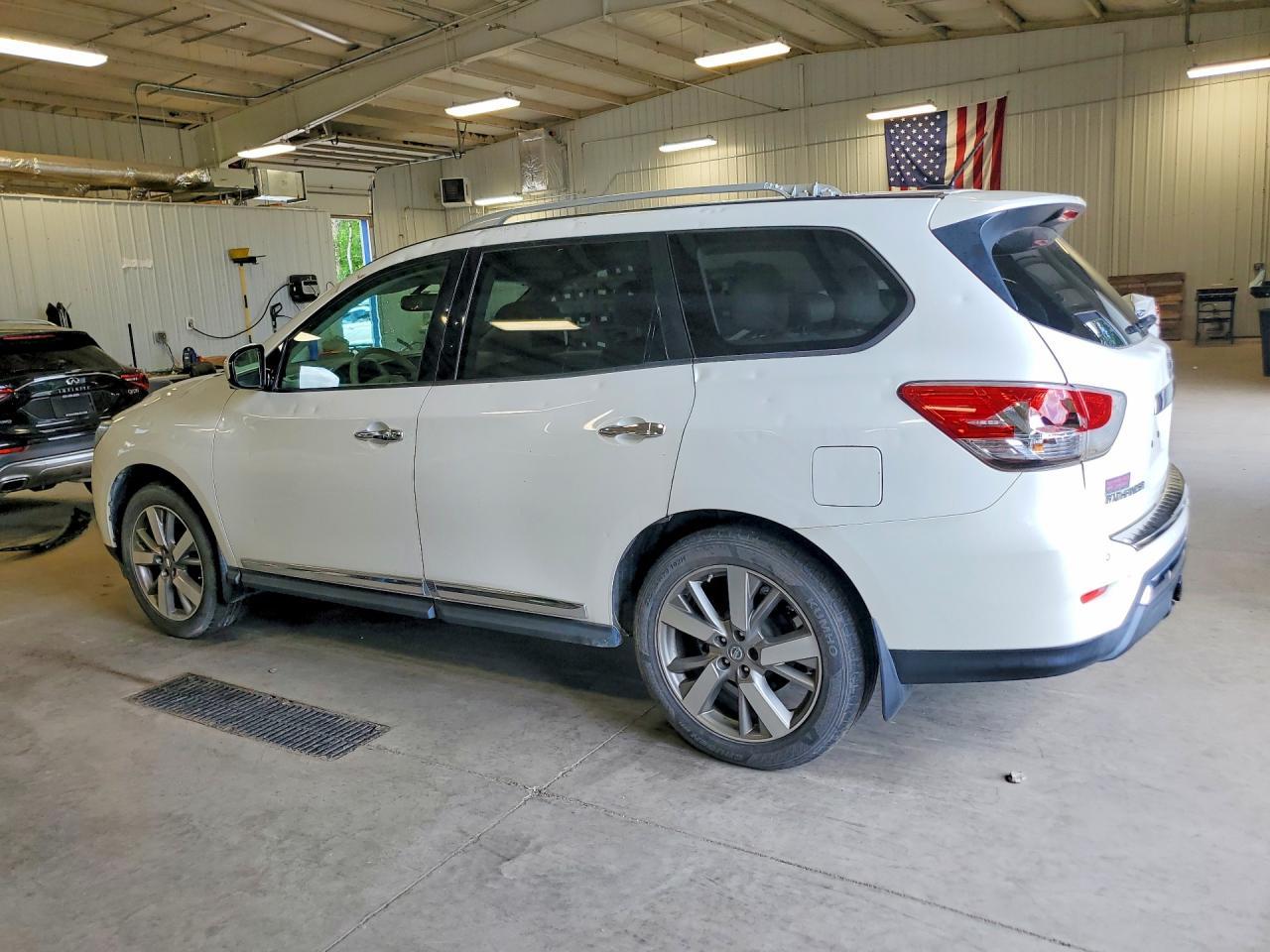 2013 Nissan Pathfinder S - Image 2