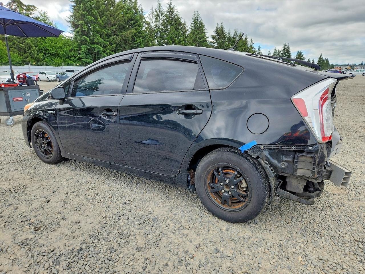 2013 Toyota Prius Two - Фото 2