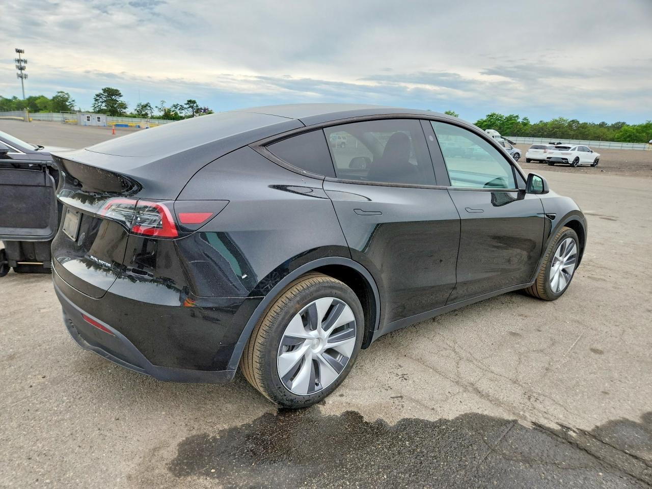 2023 Tesla Model Y - Image 3