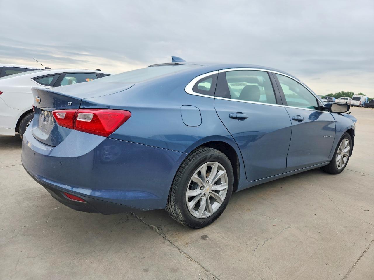 2024 Chevrolet Malibu Lt - Image 3