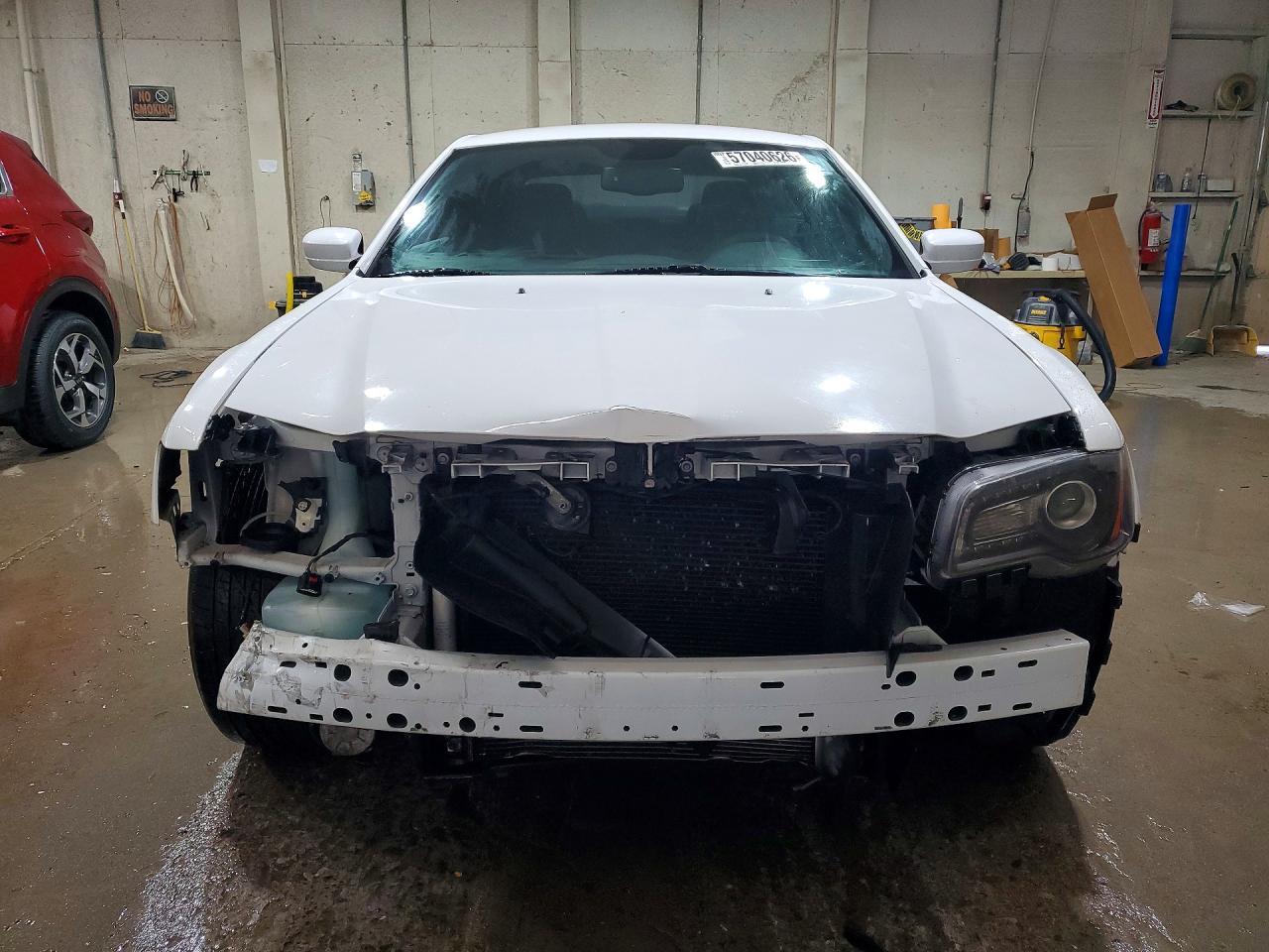 2014 Chrysler 300 - Фото 5