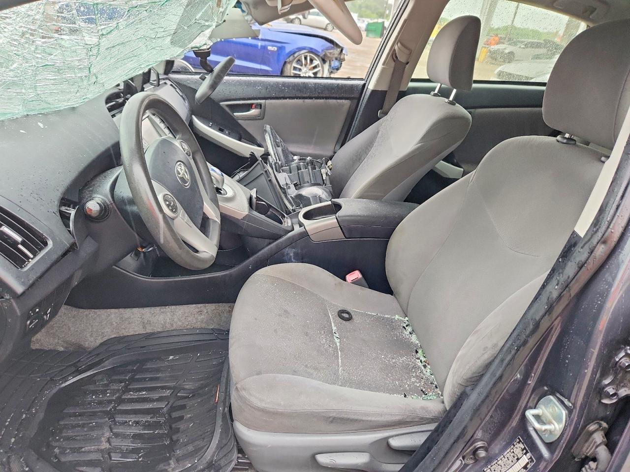 2013 Toyota Prius Three - Image 7