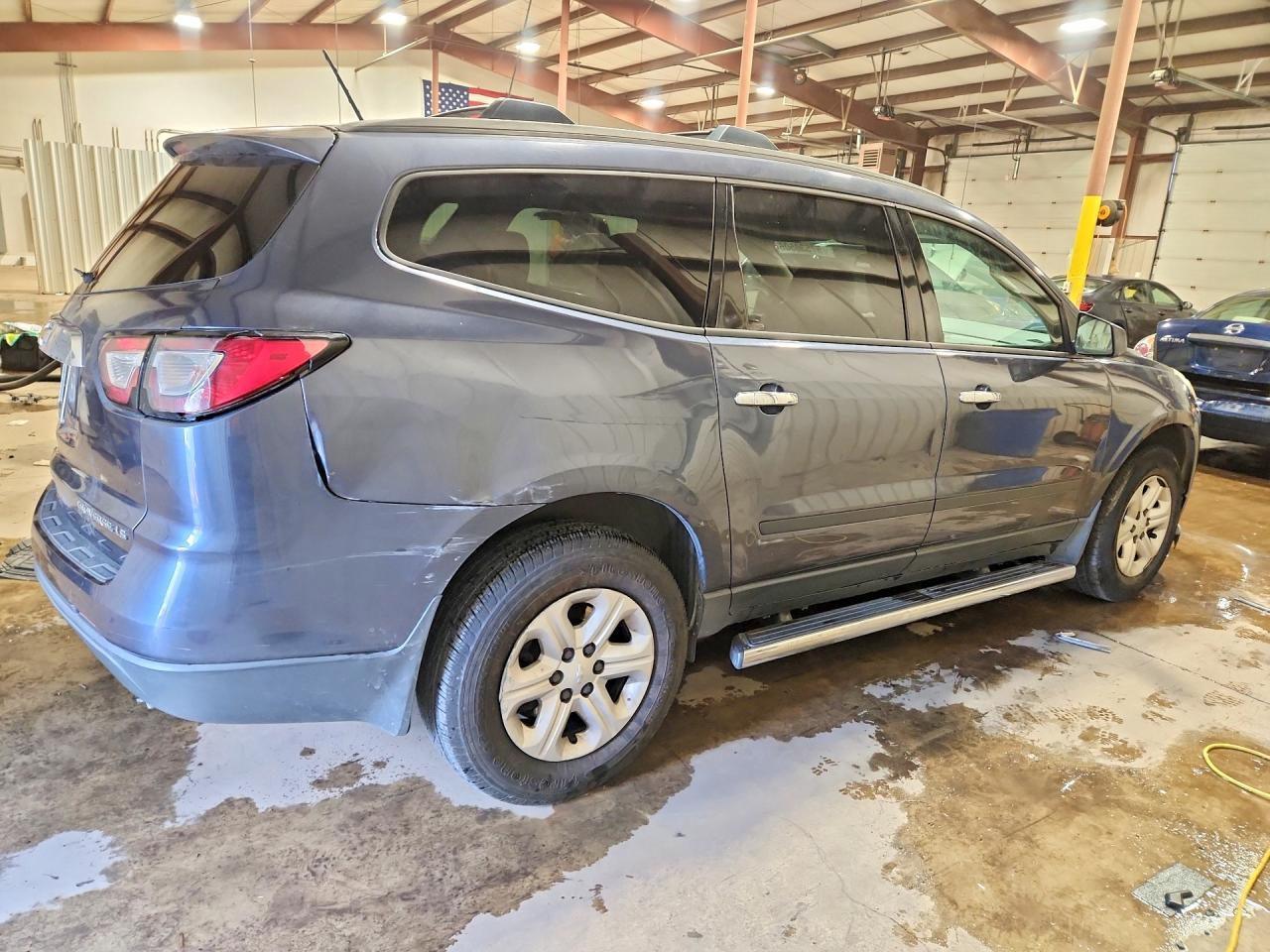 2013 Chevrolet Traverse Ls - Фото 3