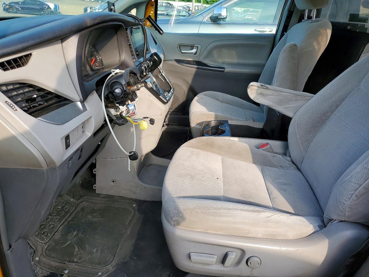 2017 Toyota Sienna Le - Фото 7