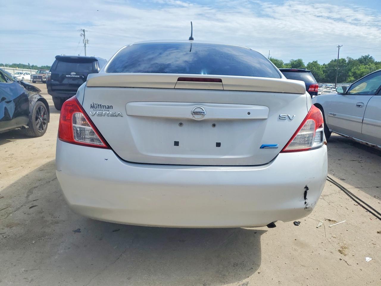 2014 Nissan Versa 1.6 S - Фото 6