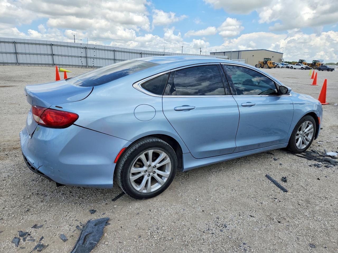2015 Chrysler 200 Limited - Image 3