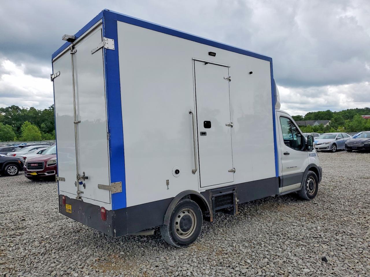 2022 Ford Transit Refrigerated Delivery Truck - Фото 3