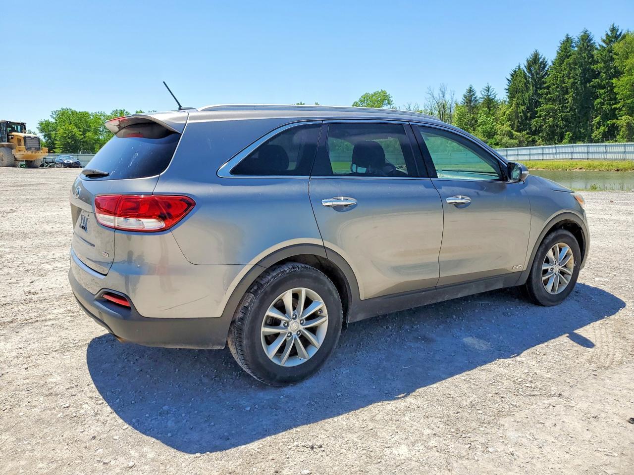 2017 Kia Sorento Lx - Image 3