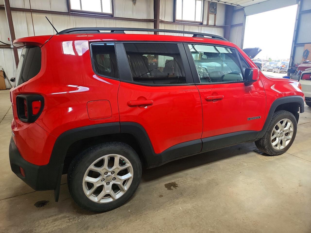 2017 Jeep Renegade Latitude - Image 3