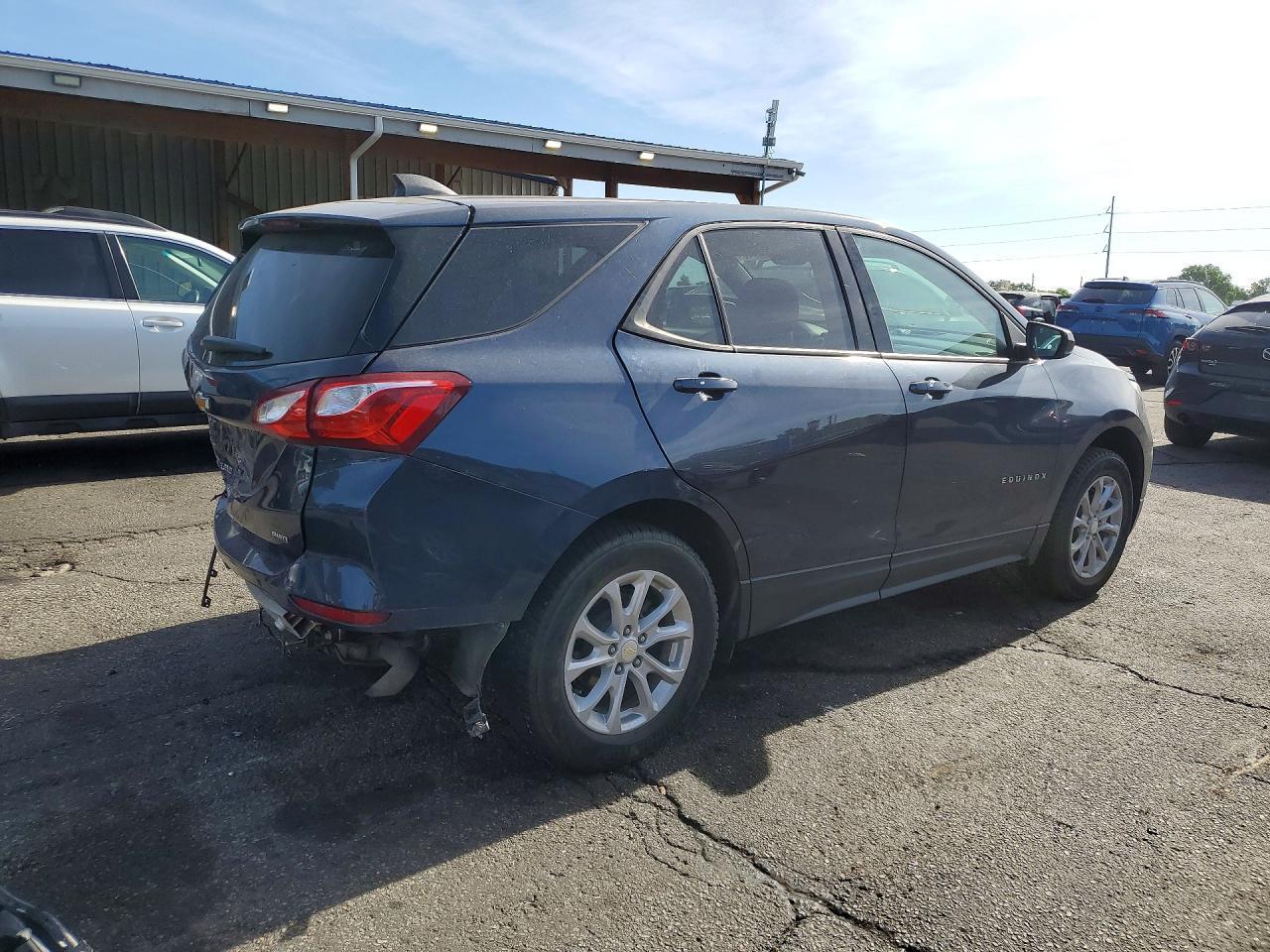 2018 Chevrolet Equinox Ls - Image 3