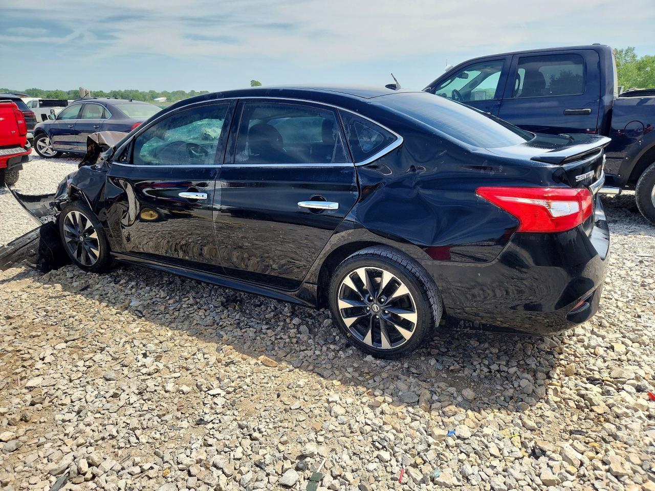 2017 Nissan Sentra Sr - Фото 2