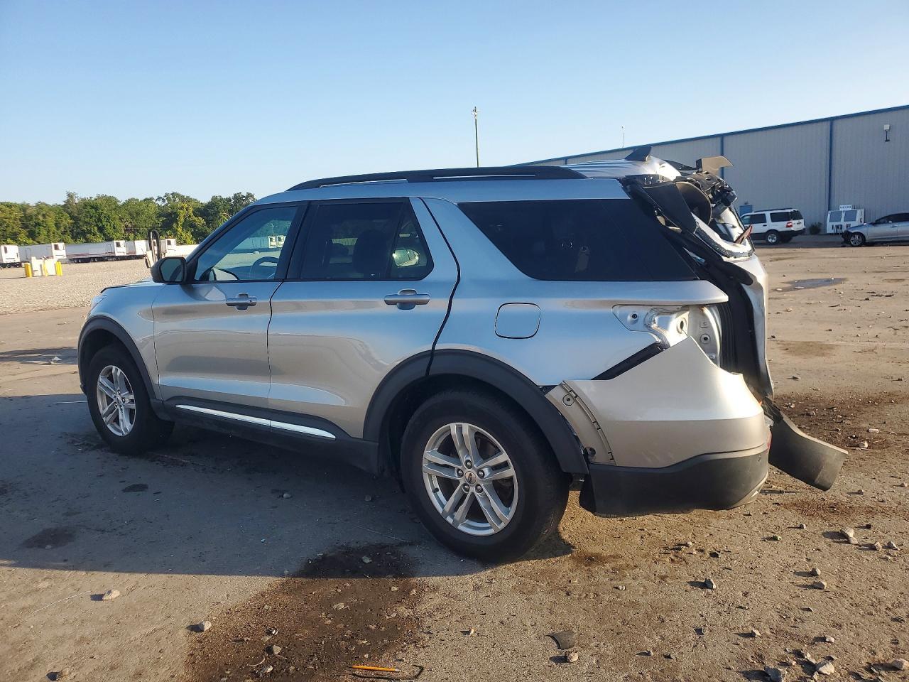 2023 Ford Explorer Xlt - Image 2