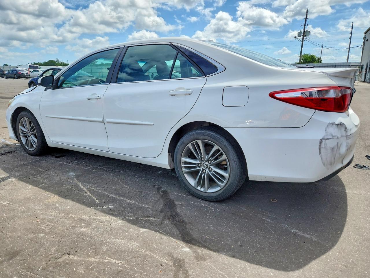 2015 Toyota Camry Se - Image 2