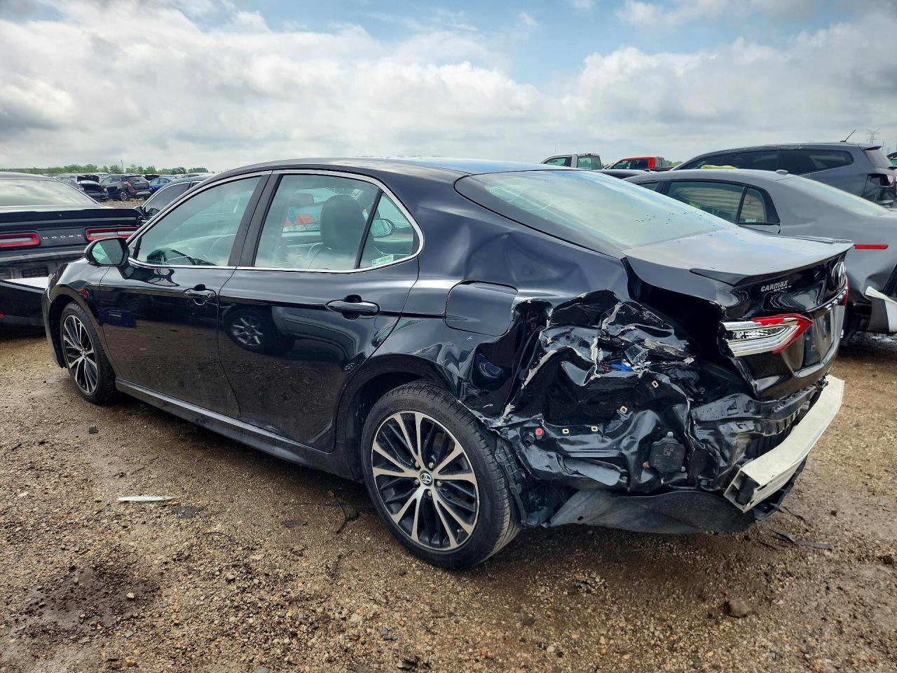 2018 Toyota Camry Se - Фото 2
