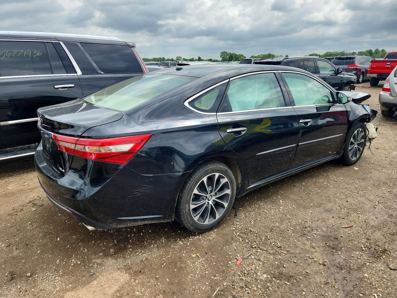 2017 Toyota Avalon Xle - Image 3