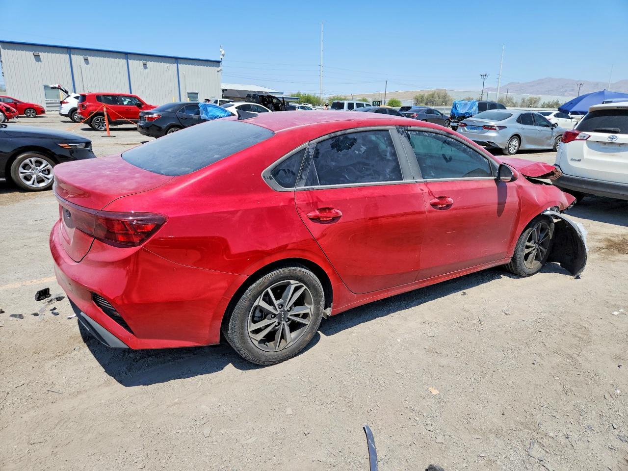 2022 Kia Forte Lxs - Фото 3