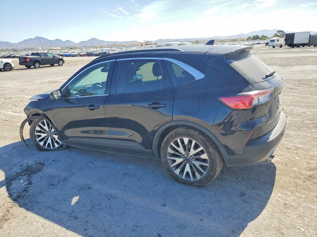 2020 Ford Escape Titanium - Фото 2