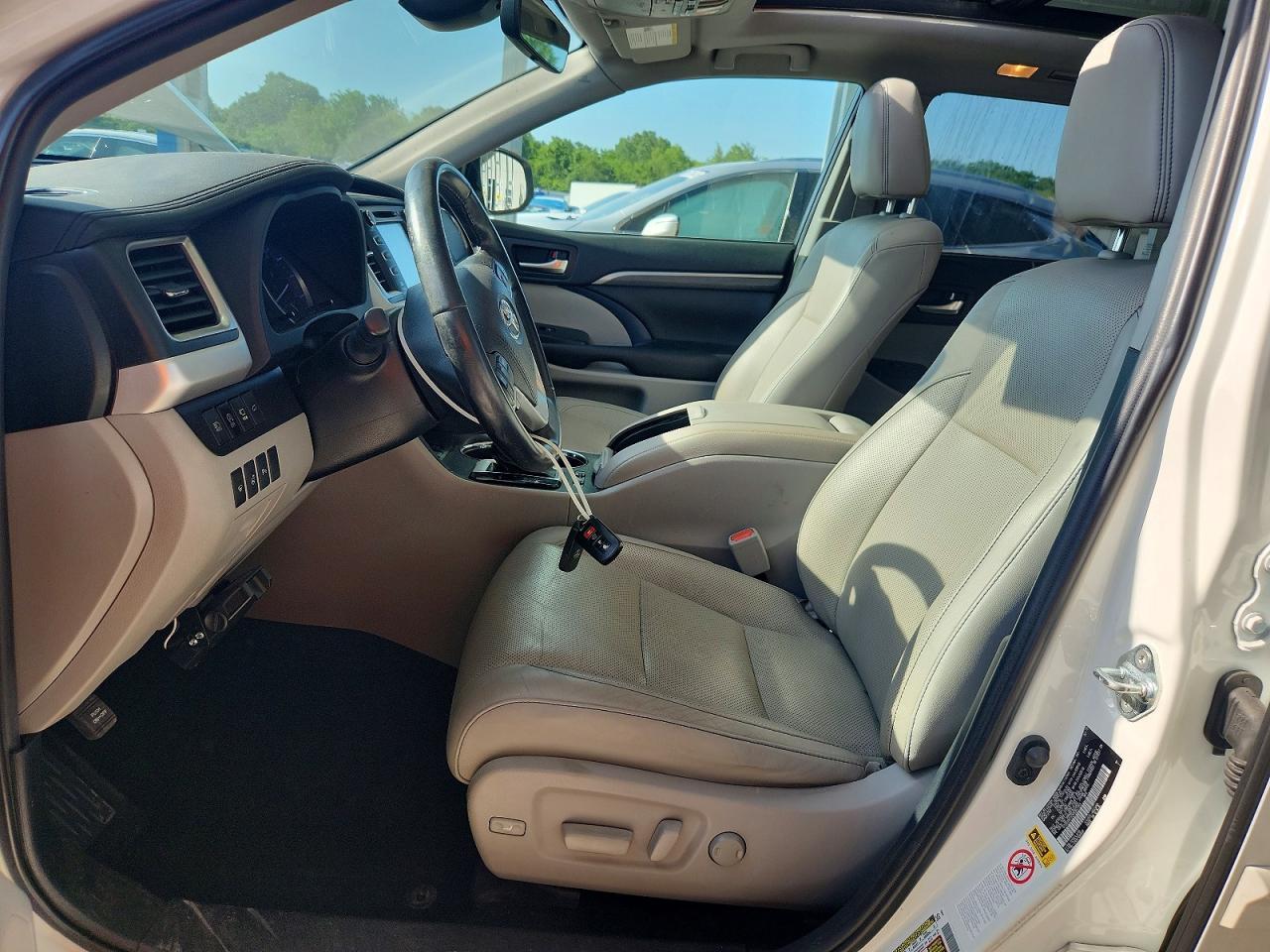 2019 Toyota Highlander Limited Platinum - Image 7