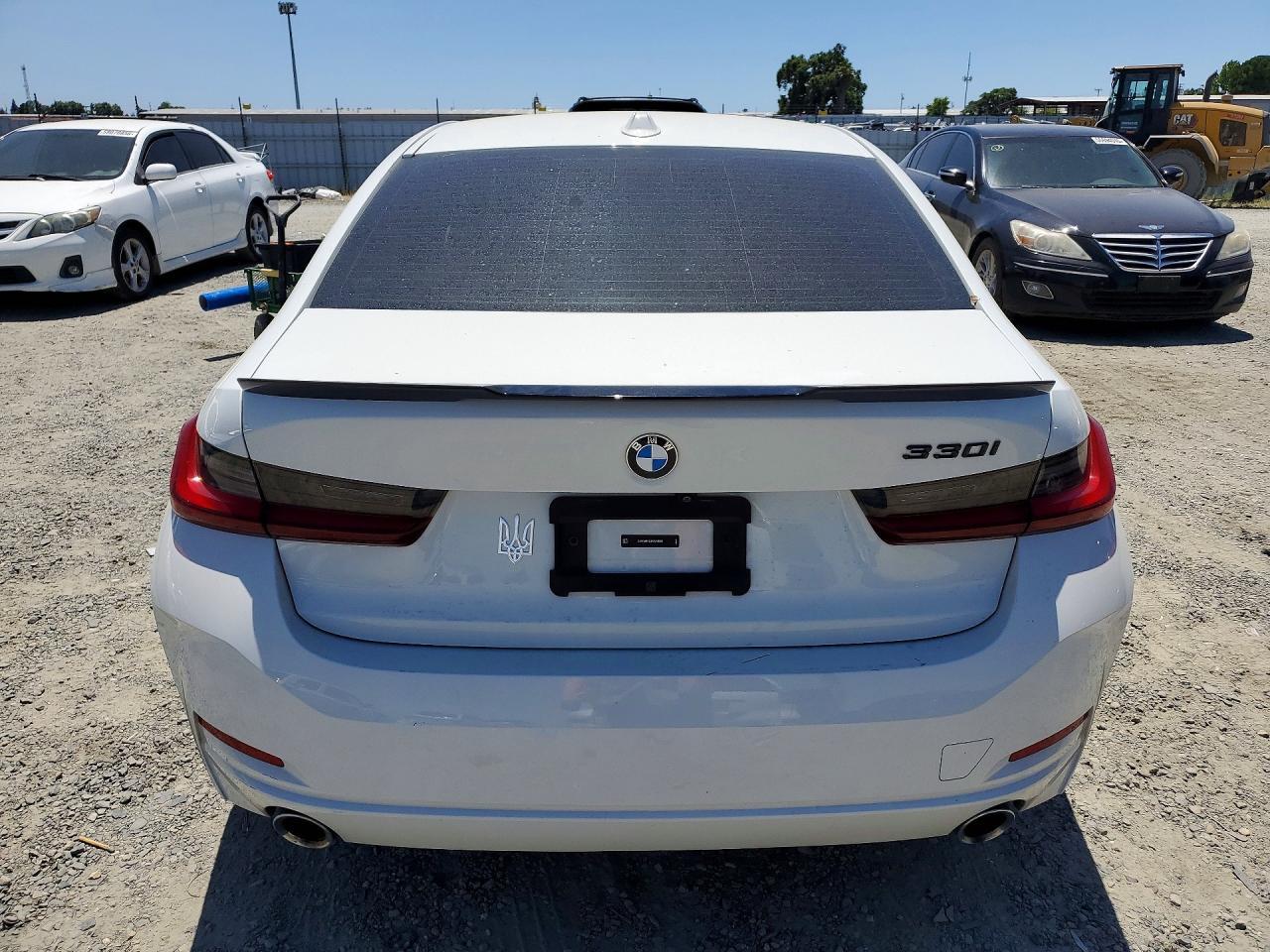 2023 BMW 330I - Фото 6