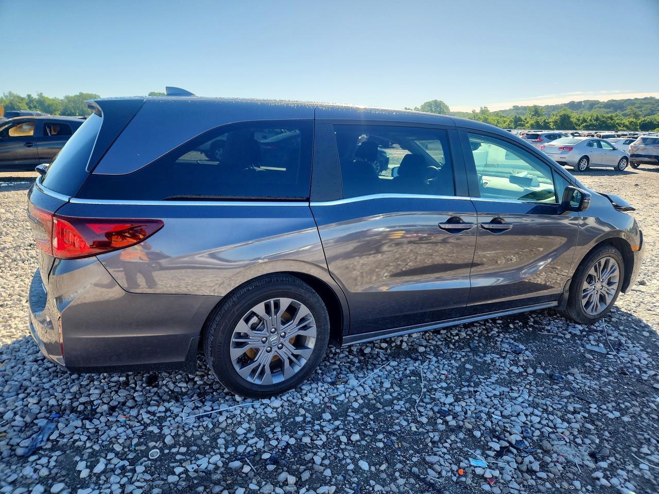 2026 Honda Odyssey Touring - Image 3