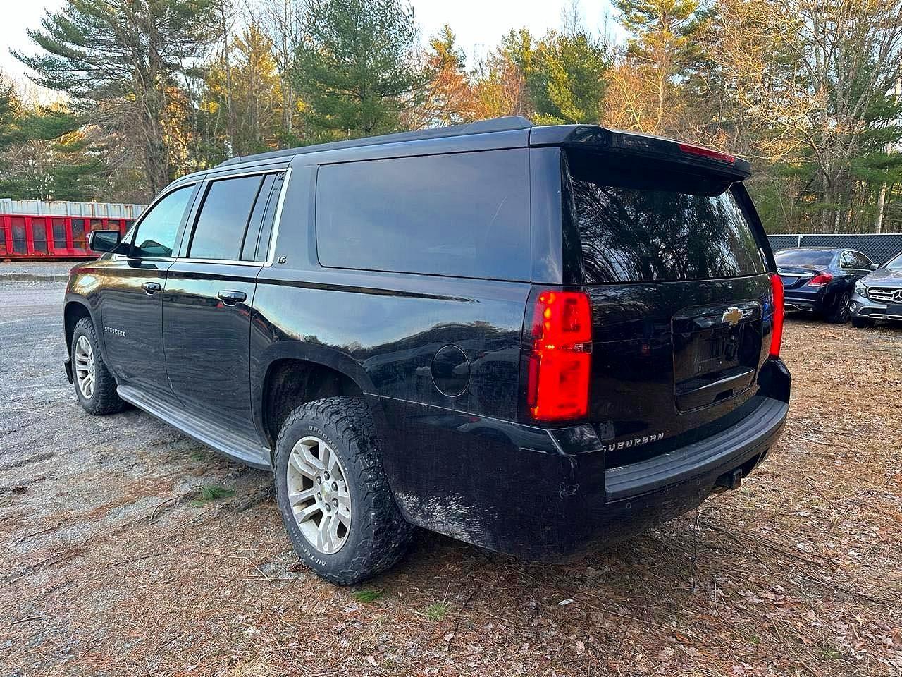 2015 Chevrolet Suburban K1500 Ls - Фото 3