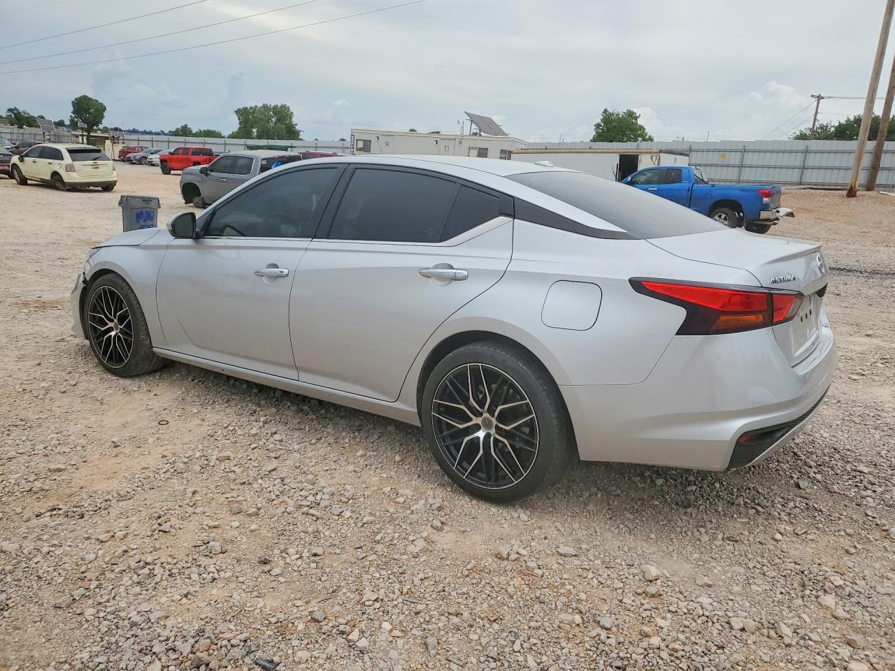 2020 Nissan Altima S - Фото 2