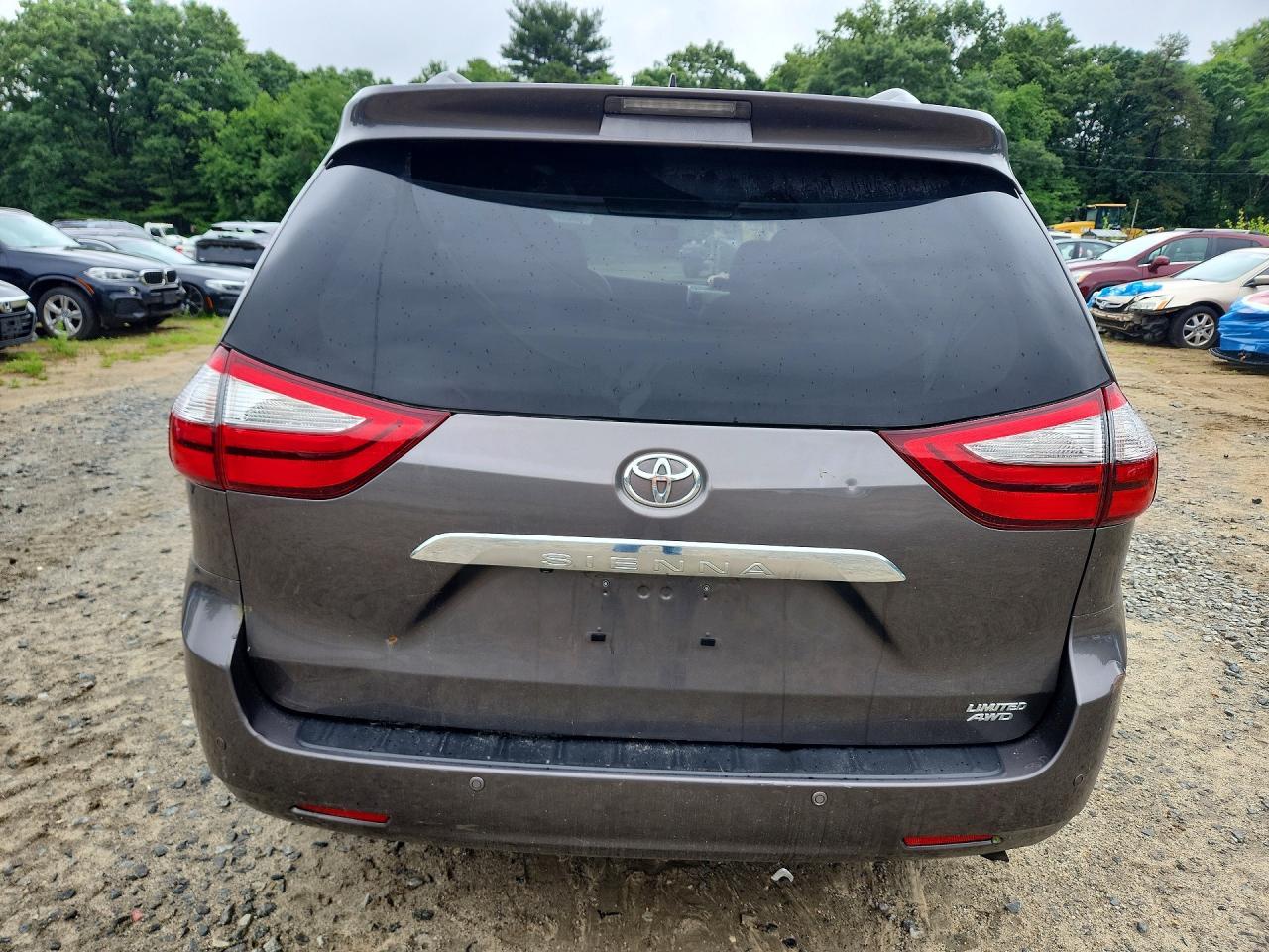 2017 Toyota Sienna Limited 7-Passenger - Фото 6