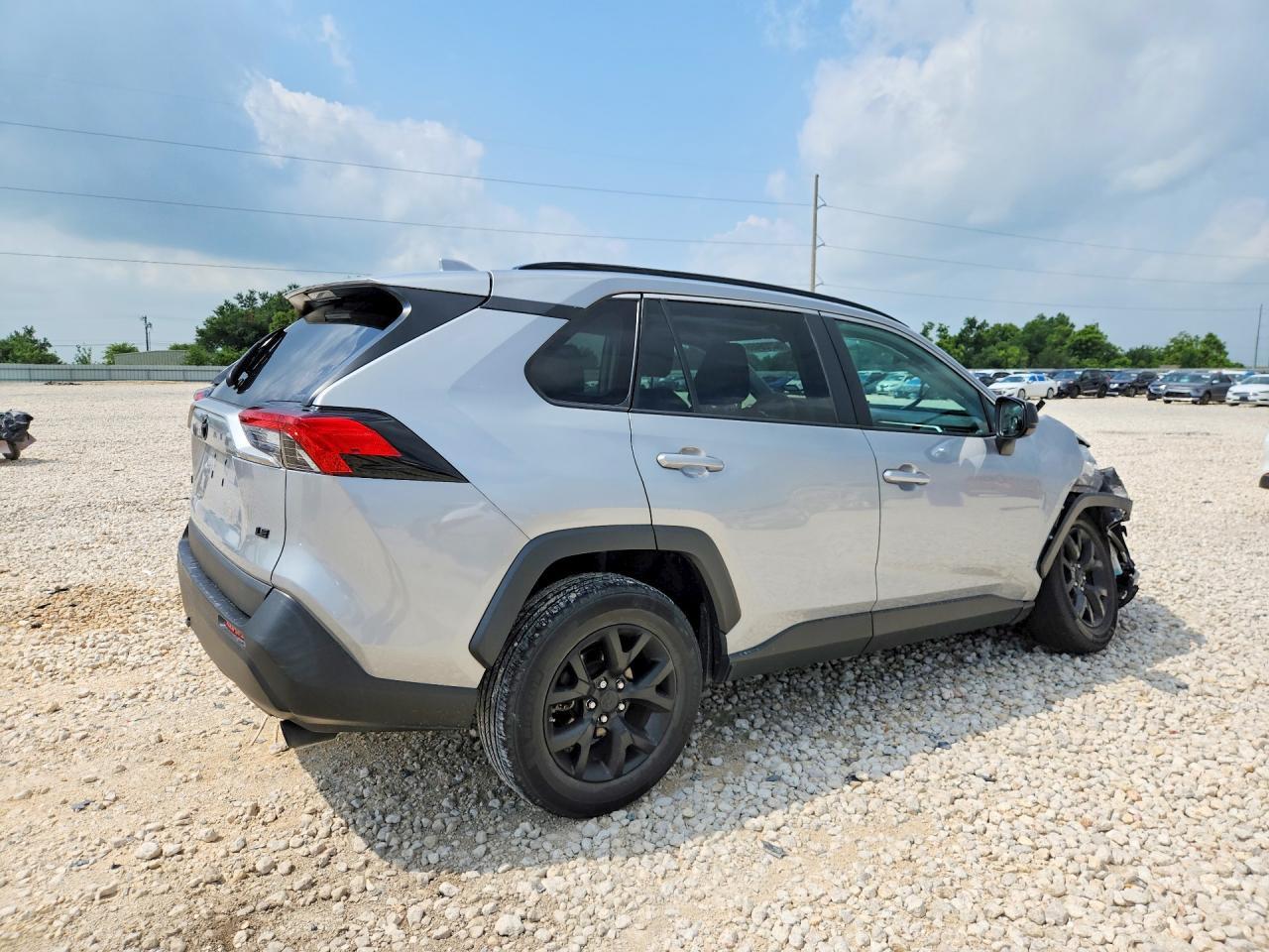 2021 Toyota Rav4 Le - Фото 3