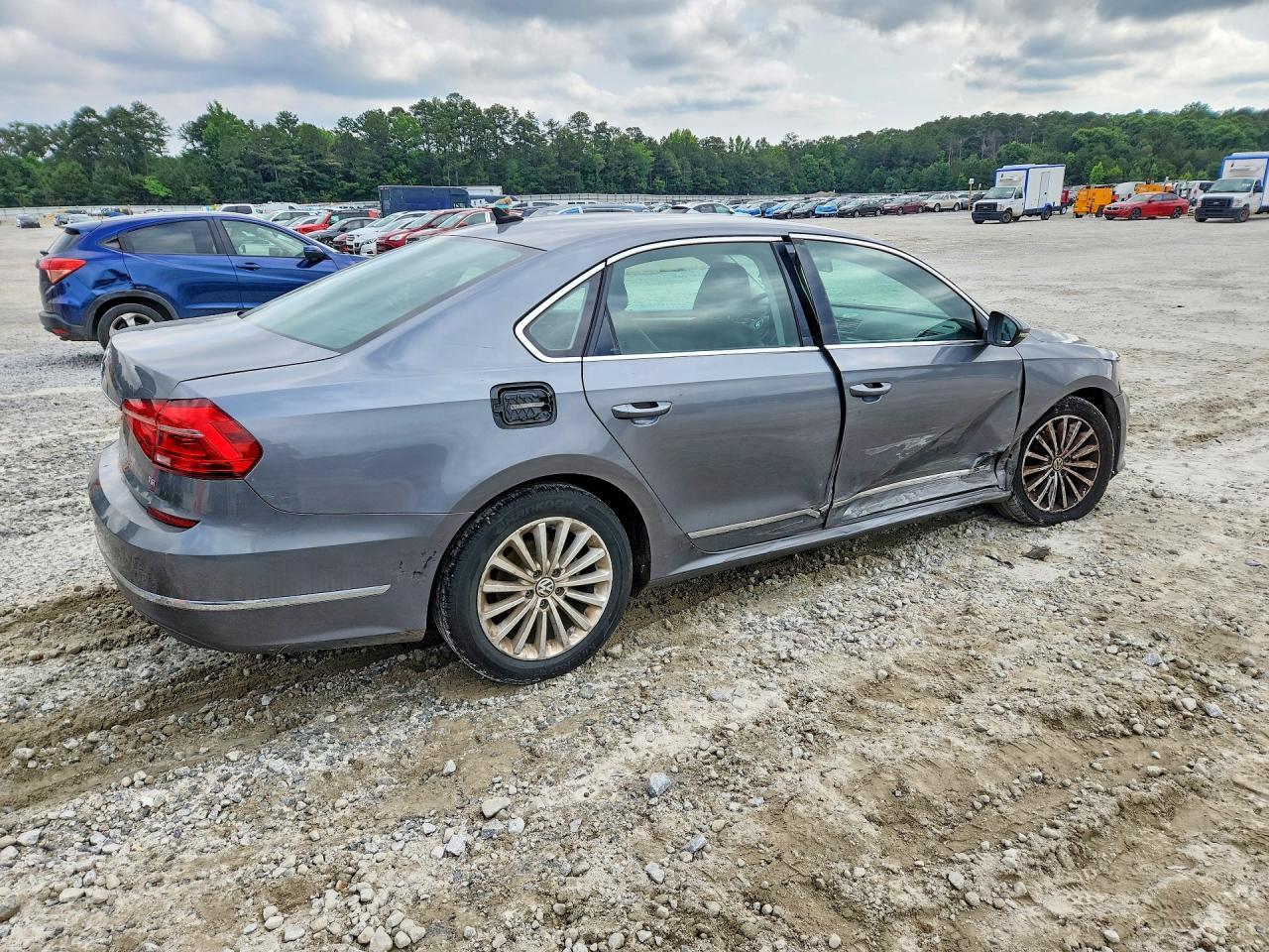 2016 Volkswagen Passat Se - Image 3