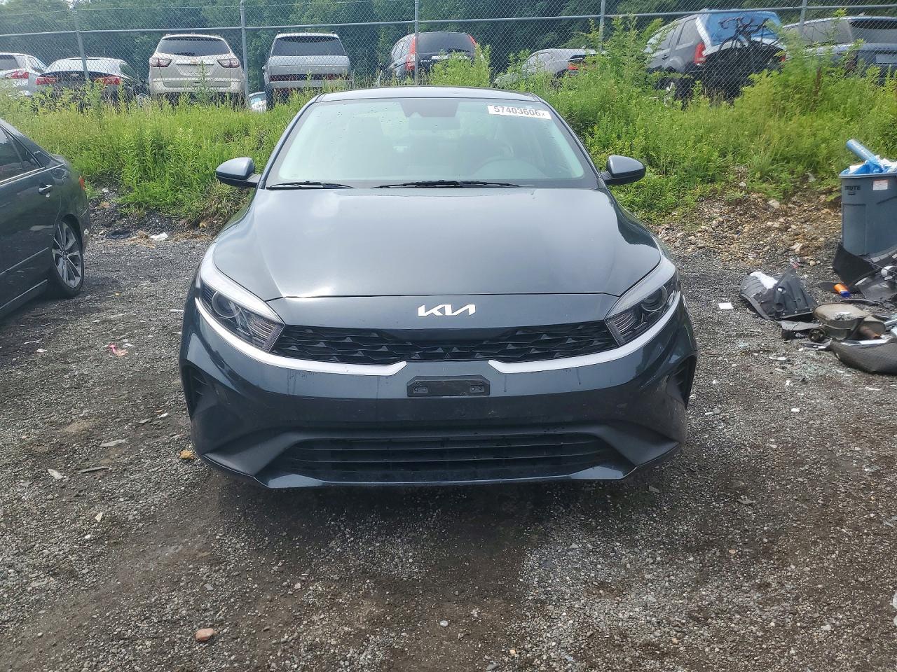 2022 Kia Forte Lxs - Image 5