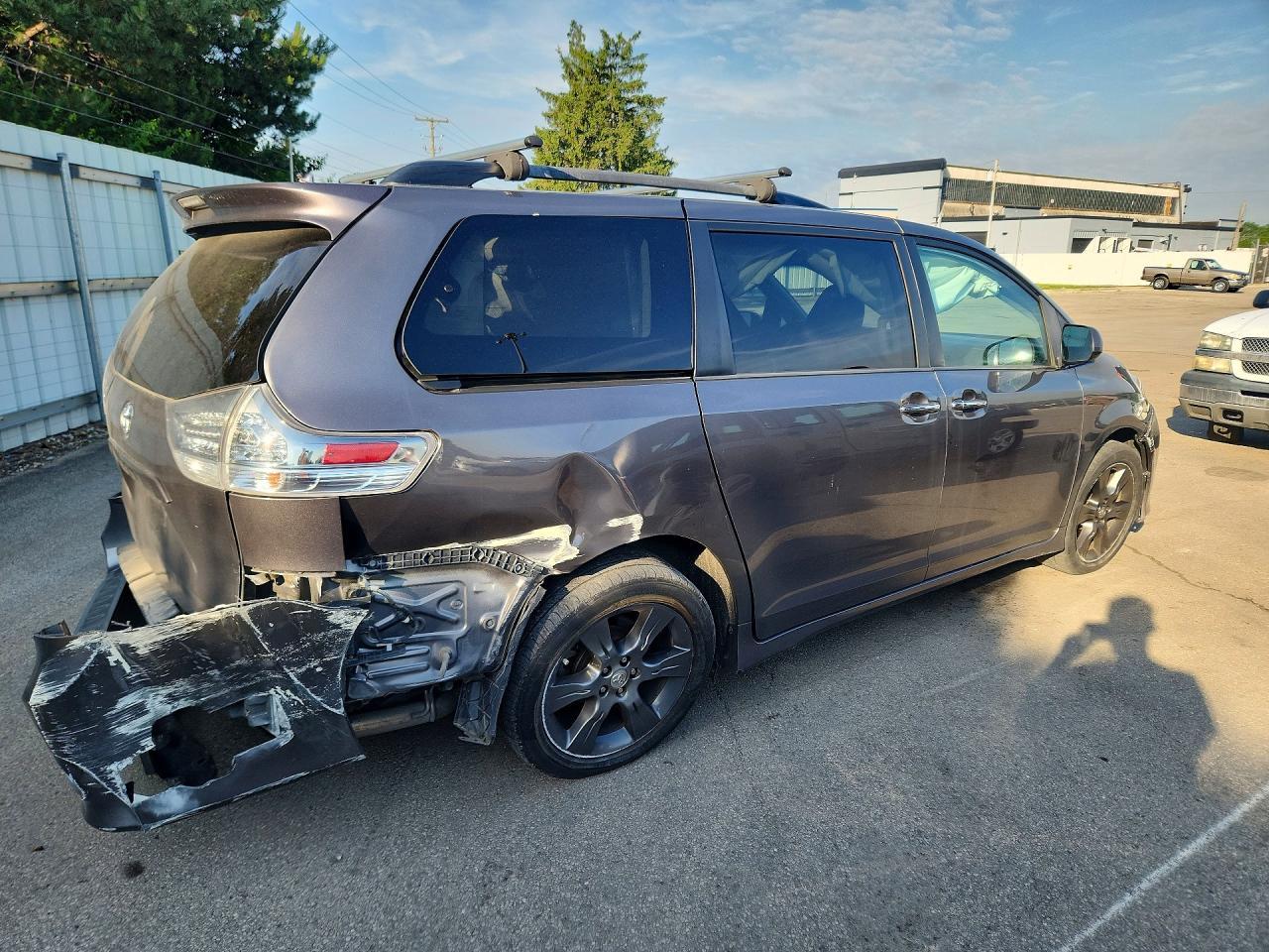 2015 Toyota Sienna Sport - Image 3