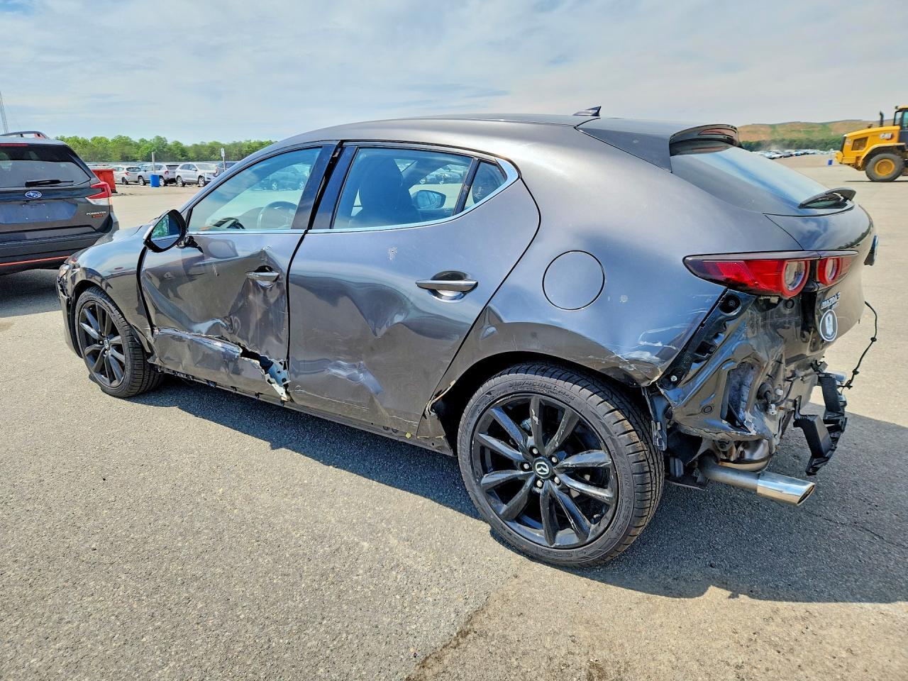 2019 Mazda 3 Premium - Фото 2