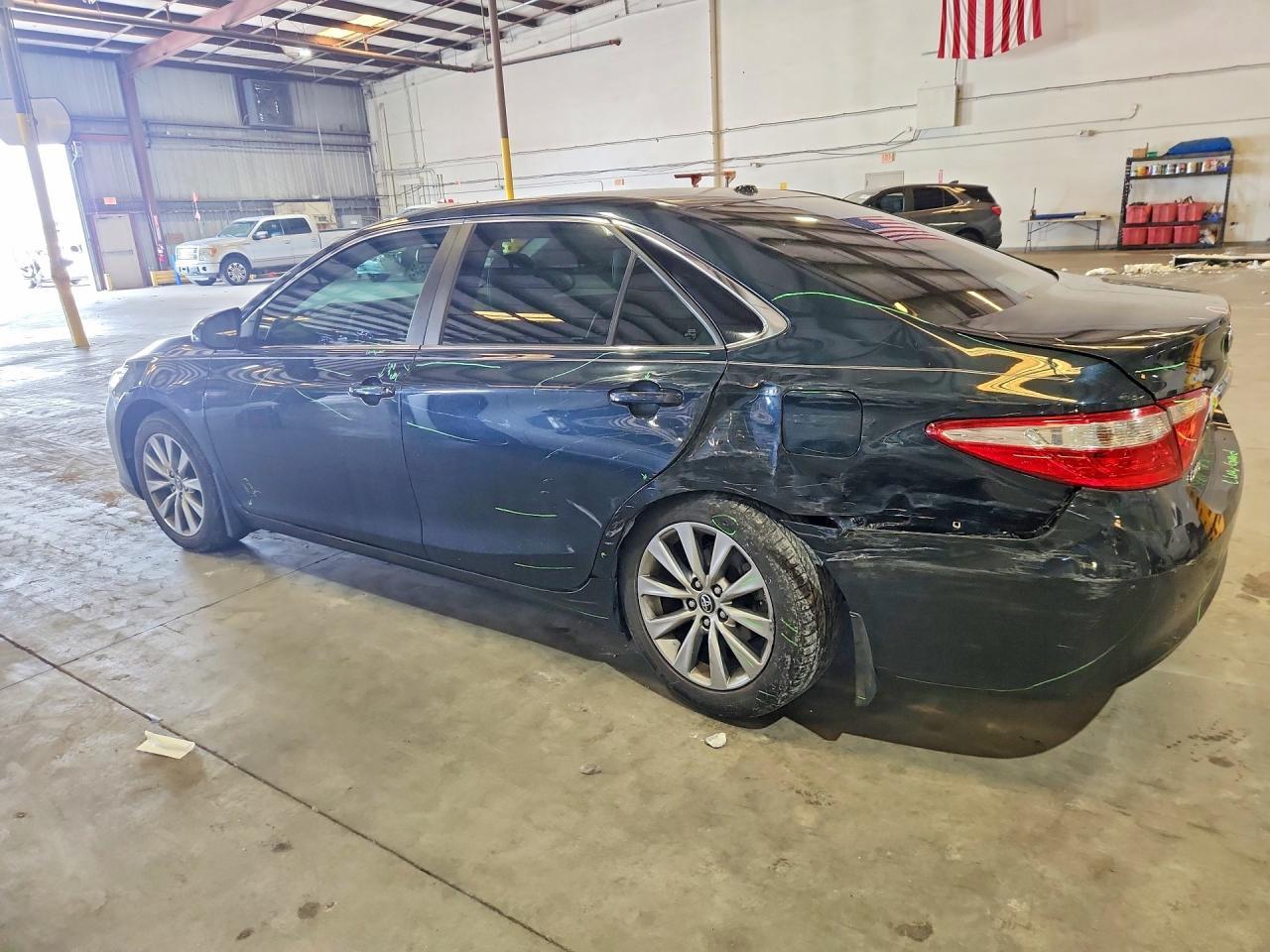 2016 Toyota Camry Xle - Image 2