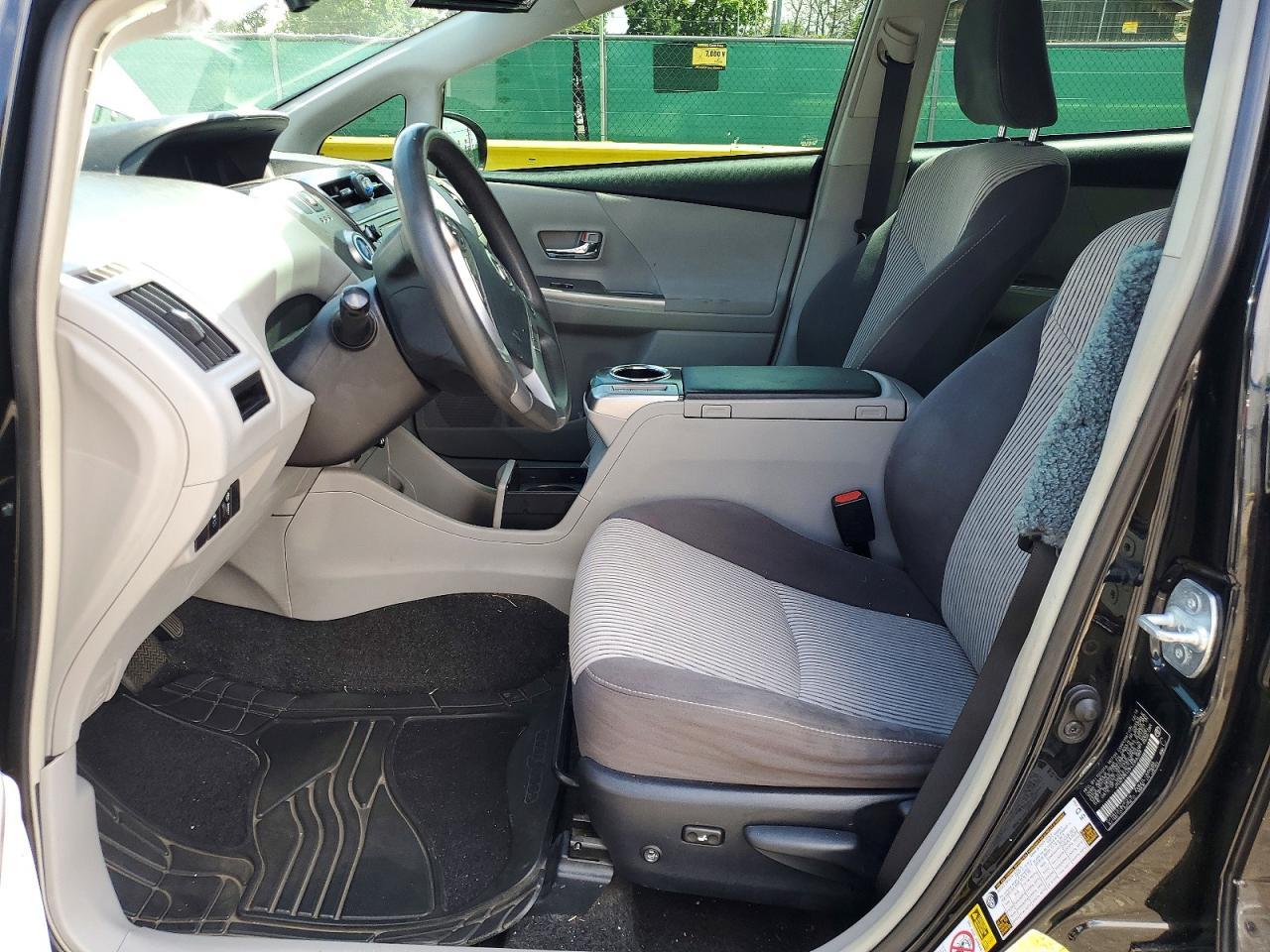 2017 Toyota Prius V Three - Фото 7
