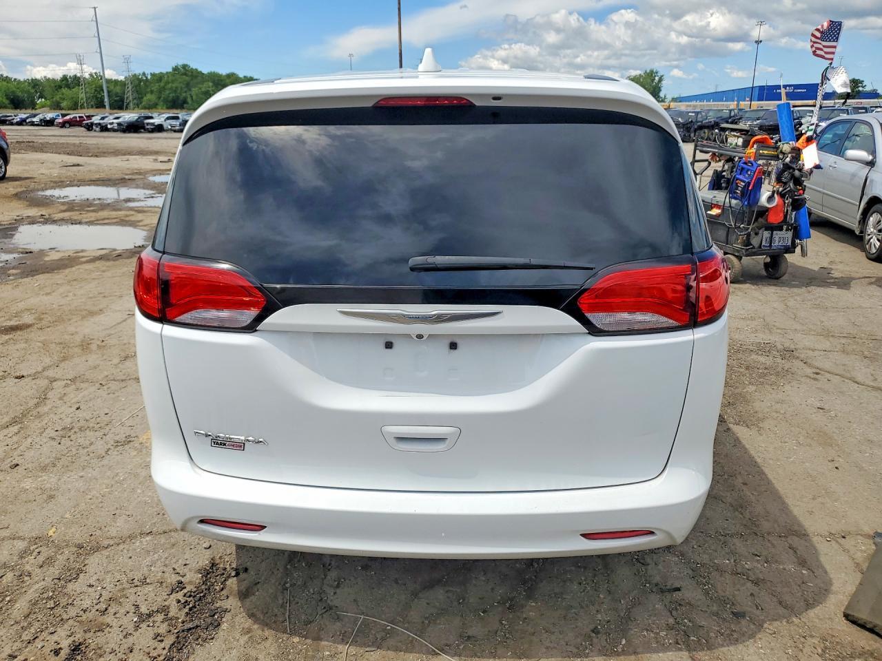 2017 Chrysler Pacifica Lx - Фото 6