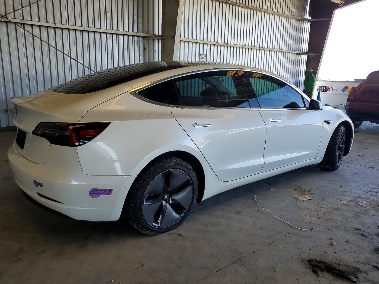 2019 Tesla Model 3 - Фото 3