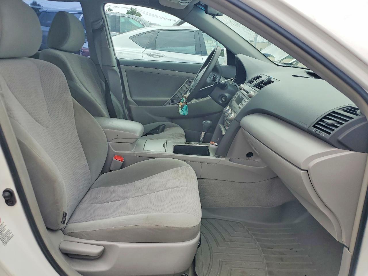 2010 Toyota Camry Le - Image 7