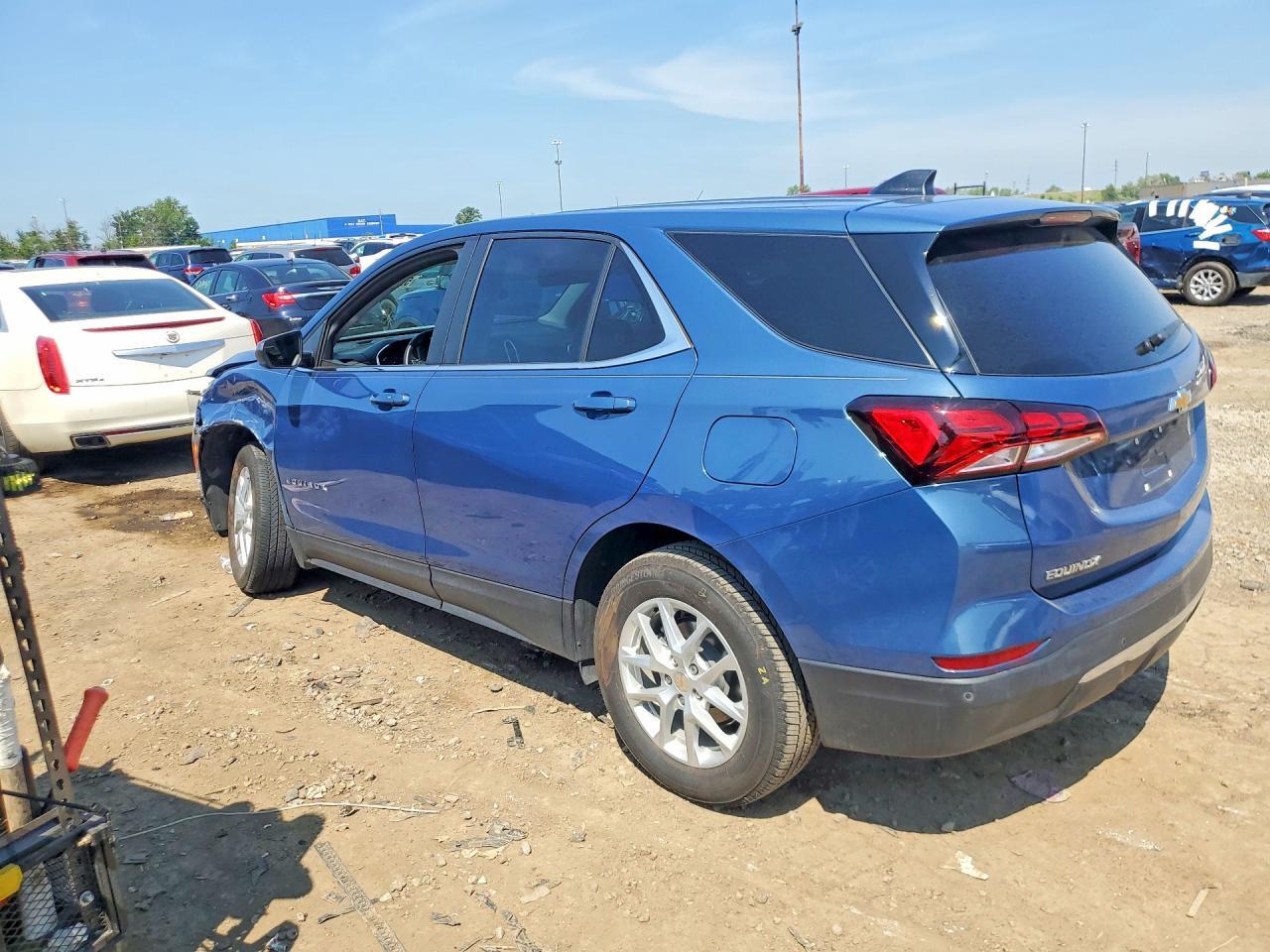 2024 Chevrolet Equinox Lt - Image 2