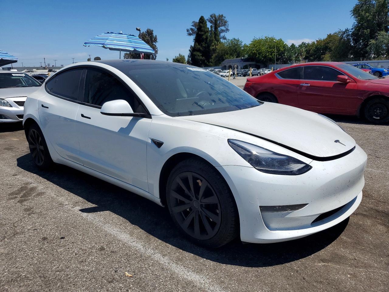2023 Tesla Model 3 - Фото 4