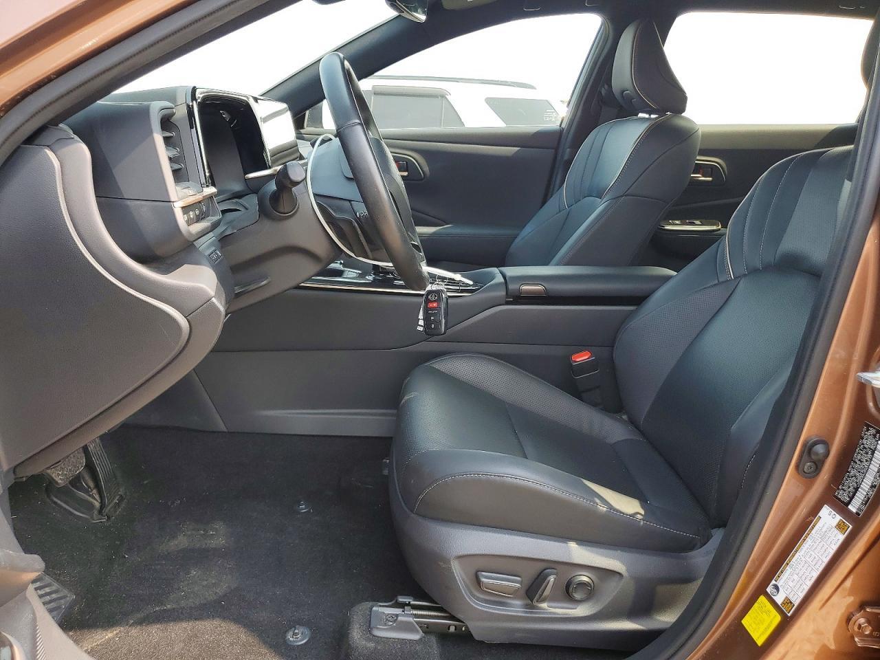 2025 Toyota Crown Signia Xle - Image 7