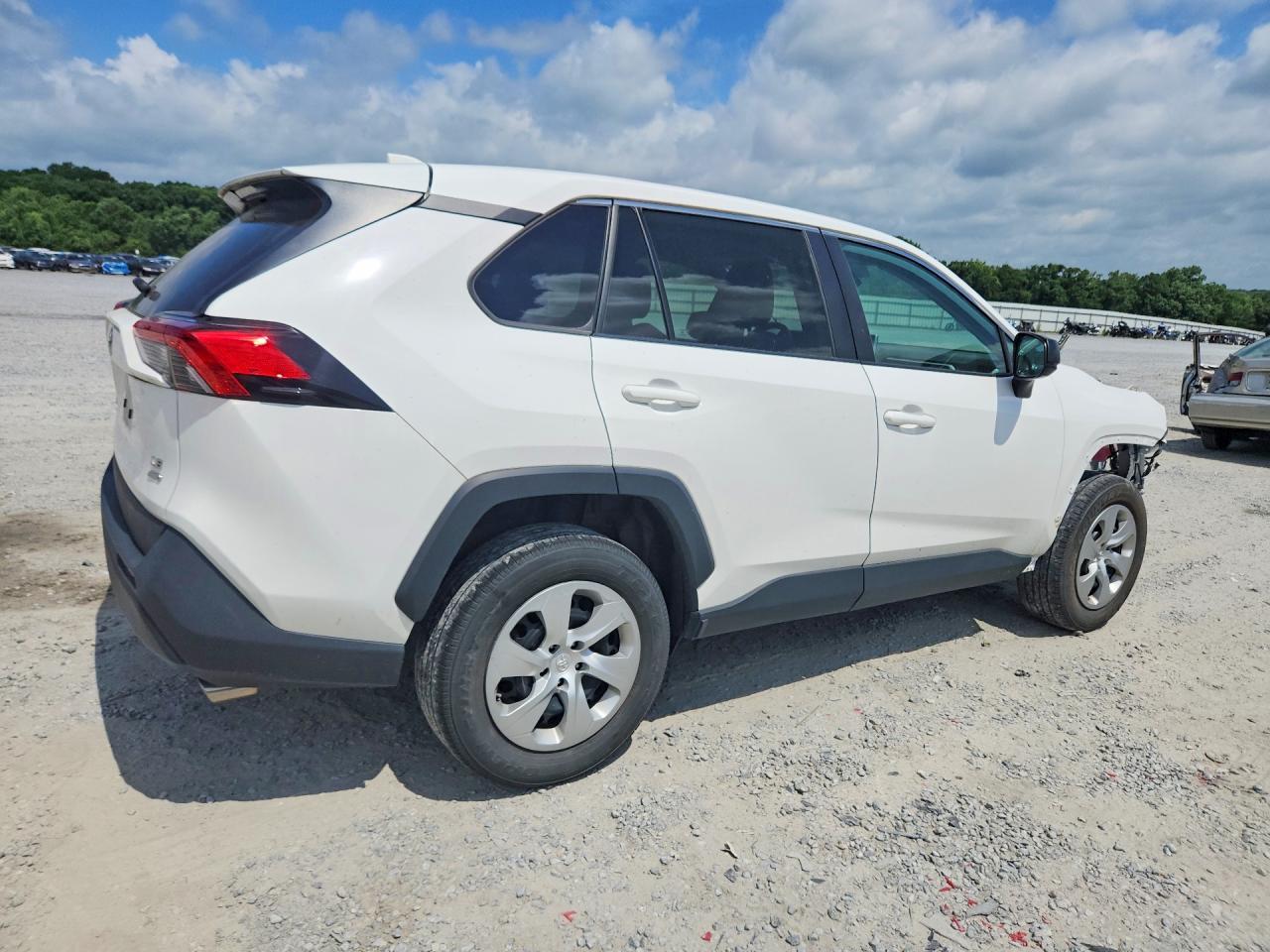 2023 Toyota Rav4 Le - Image 3