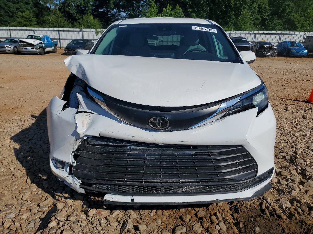 2026 Toyota Sienna Le - Image 5