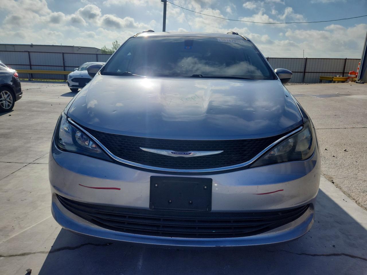 2020 Chrysler Voyager Lxi - Фото 5