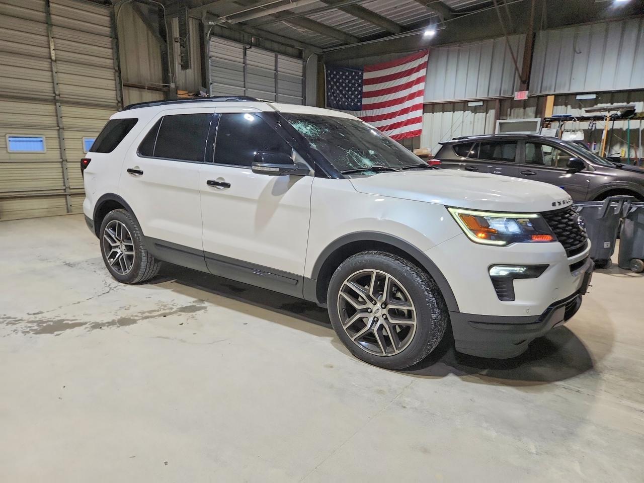 2019 Ford Explorer Sport - Image 4