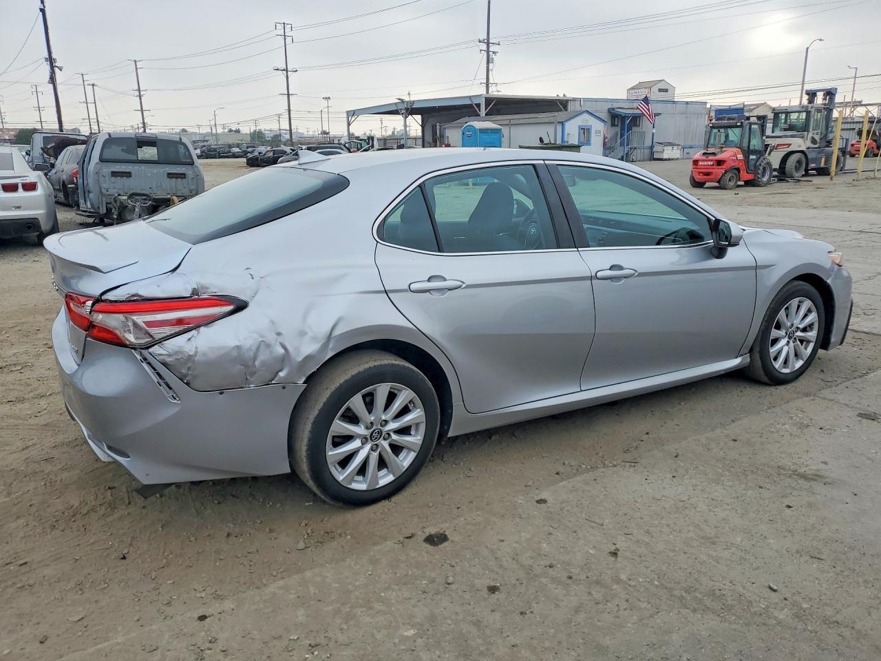 2019 Toyota Camry Le - Фото 3